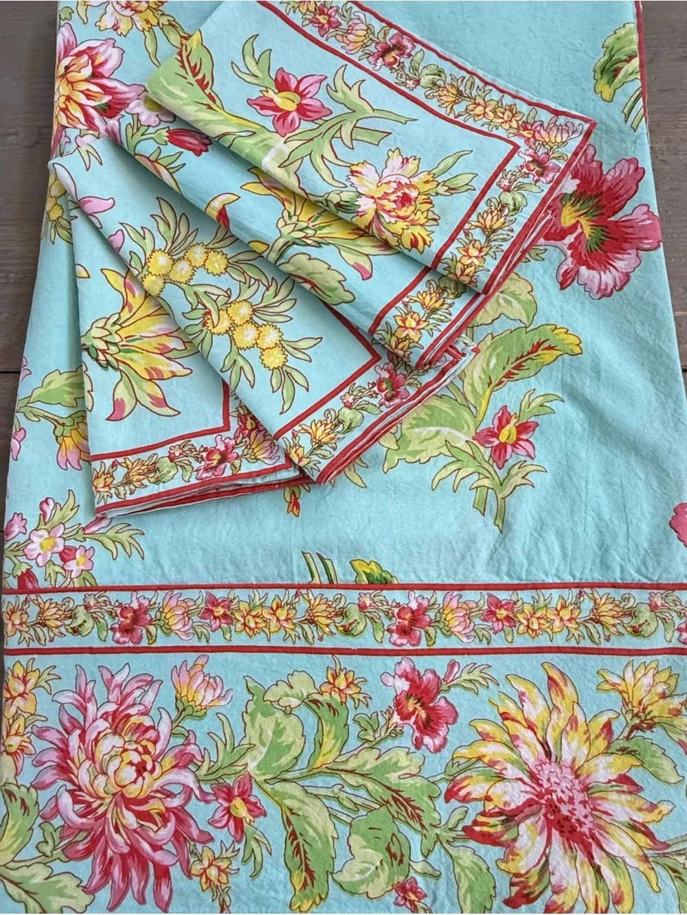 April Cornell Dahlia Days Tablecloth 60”x86” & 4 Napkins